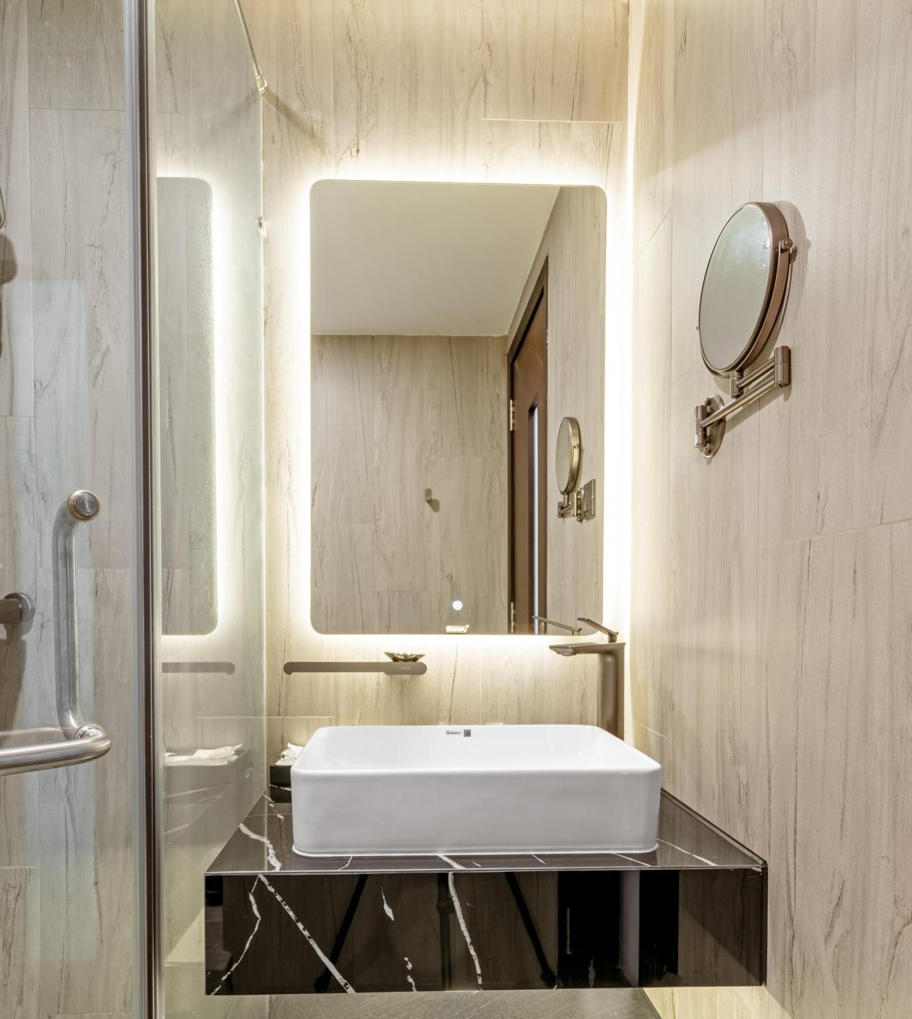 Mercy Emerald Hotel Da Nang Eksteriør billede